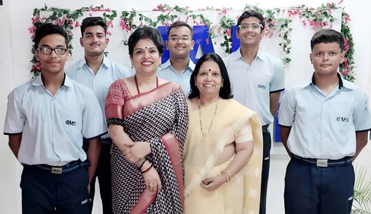 तैराकी प्रतियोगिता में सी.एम.एस. छात्रों ने 9 गोल्ड मेडल समेत 13 पदक जीते