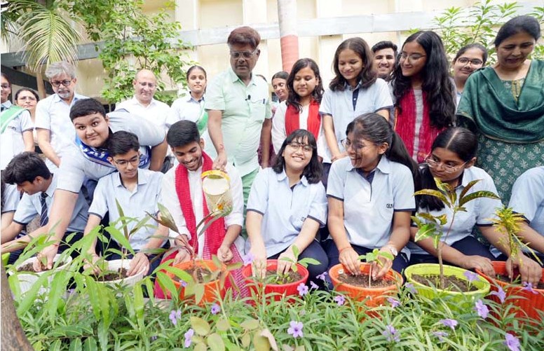 पर्यावरण संरक्षण का संकल्प लिया सी.एम.एस. छात्रों व शिक्षकों ने पर्यावरण संरक्षण का संकल्प लिया सी.एम.एस. छात्रों व शिक्षकों ने