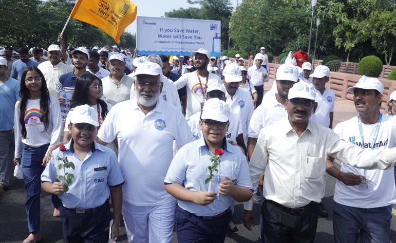 भूजल संरक्षण की जोरदार अपील की सी.एम.एस. छात्रों ने भूजल संरक्षण की जोरदार अपील की सी.एम.एस. छात्रों ने