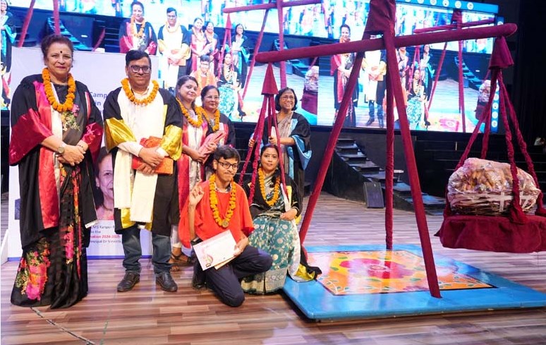 सी.एम.एस. के मेधावियों का हुआ भव्य सम्मान सी.एम.एस. के मेधावियों का हुआ भव्य सम्मान