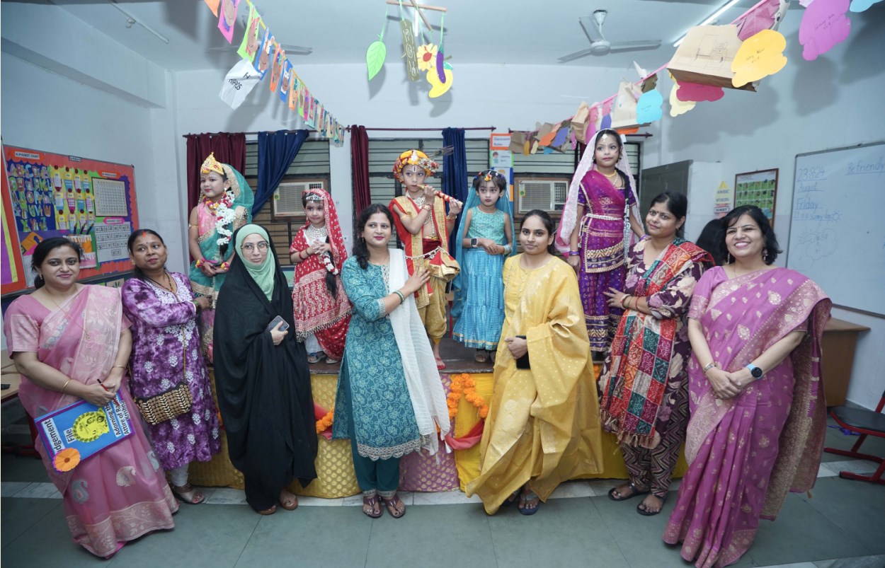 सी.एम.एस. में धूमधाम से मनाया गया श्रीकृष्ण जन्माष्टमी का भव्य उत्सव सी.एम.एस. में धूमधाम से मनाया गया श्रीकृष्ण जन्माष्टमी का भव्य उत्सव