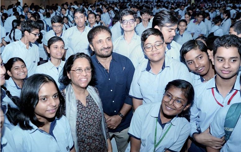 सुपर-30 के आनंद कुमार से सफलता के गुर सीखे सी.एम.एस. छात्रों ने