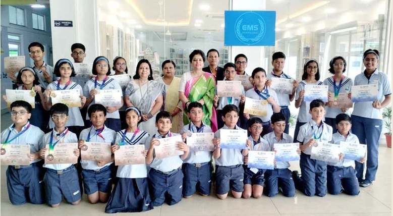 सिंगापुर एण्ड एशियन स्कूल मैथ्स ओलम्पियाड में CMS छात्रों ने 4 गोल्ड मेडल समेत 28 पदक जीते सिंगापुर एण्ड एशियन स्कूल मैथ्स ओलम्पियाड में CMS छात्रों ने 4 गोल्ड मेडल समेत 28 पदक जीते