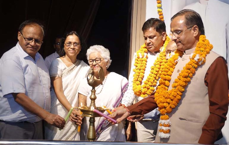 शिक्षक दिवस के उपलक्ष्य में सी.एम.एस. शिक्षकों ने निकाला ‘चरित्र निर्माण मार्च’,