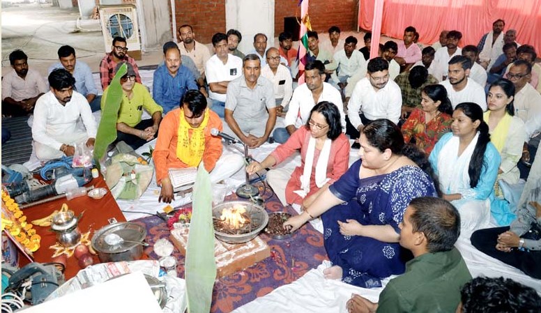सी.एम.एस. में धूमधाम से सम्पन्न हुई विश्वकर्मा पूजा सी.एम.एस. में धूमधाम से सम्पन्न हुई विश्वकर्मा पूजा