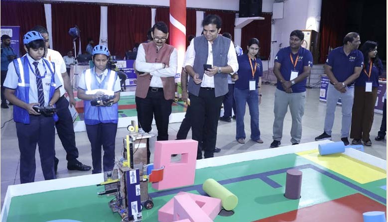 सी.एम.एस. गोमती नगर प्रथम कैम्पस की मेजबानी में रोबोटिक्स चैम्पियनशिप का आयोजन सी.एम.एस. गोमती नगर प्रथम कैम्पस की मेजबानी में रोबोटिक्स चैम्पियनशिप का आयोजन