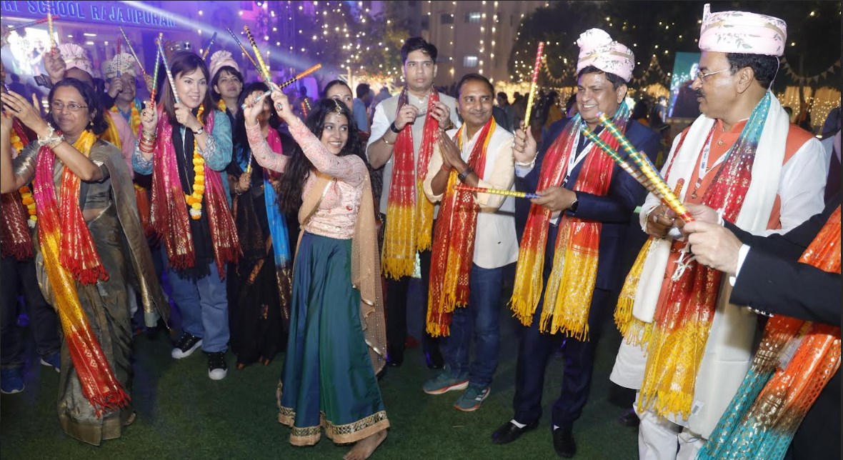 56 देशों से पधारे मुख्य न्यायाधीशों व प्रख्यात हस्तियों का लखनऊ में हार्दिक स्वागत किया उप-मुख्यमंत् 56 देशों से पधारे मुख्य न्यायाधीशों व प्रख्यात हस्तियों का लखनऊ में हार्दिक स्वागत किया उप-मुख्यमंत्