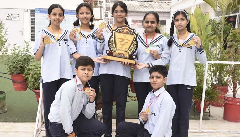 राष्ट्रीय समूह गान प्रतियोगिता का प्रथम पुरस्कार सी.एम.एस. छात्र टीम को राष्ट्रीय समूह गान प्रतियोगिता का प्रथम पुरस्कार सी.एम.एस. छात्र टीम को