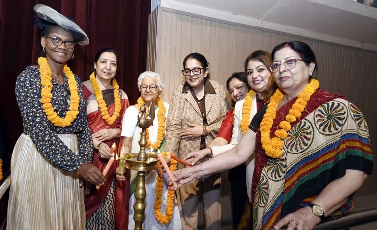 सी.एम.एस. गोमती नगर कैम्ब्रिज सेक्शन द्वारा‘वार्षिक समारोह’ का भव्य आयोजन सी.एम.एस. गोमती नगर कैम्ब्रिज सेक्शन द्वारा‘वार्षिक समारोह’ का भव्य आयोजन