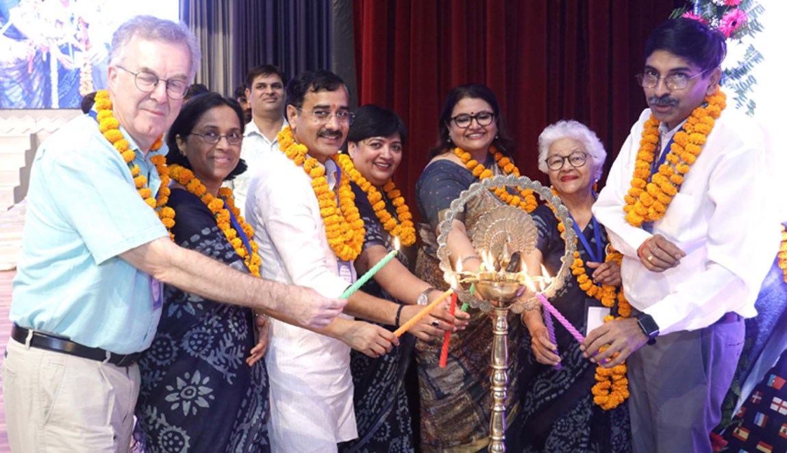 रंगारंग कार्यक्रमों के बीच अन्तर्राष्ट्रीय खेल ओलम्पियाड ‘स्पर्धा-2024’ का भव्य उद्घाटन रंगारंग कार्यक्रमों के बीच अन्तर्राष्ट्रीय खेल ओलम्पियाड ‘स्पर्धा-2024’ का भव्य उद्घाटन