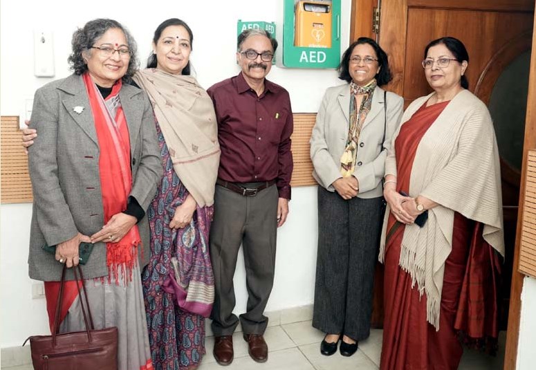 सी.एम.एस. में ऑटोमेटेड एक्सटर्नल डिफिब्रिलेशन (एईडी) मशीन का प्रदर्शन