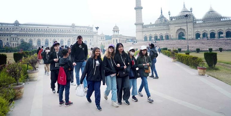 लखनऊ की साँस्कृतिक विरासत देख गद्गद् हुए विदेश से पधारे छात्र लखनऊ की साँस्कृतिक विरासत देख गद्गद् हुए विदेश से पधारे छात्र