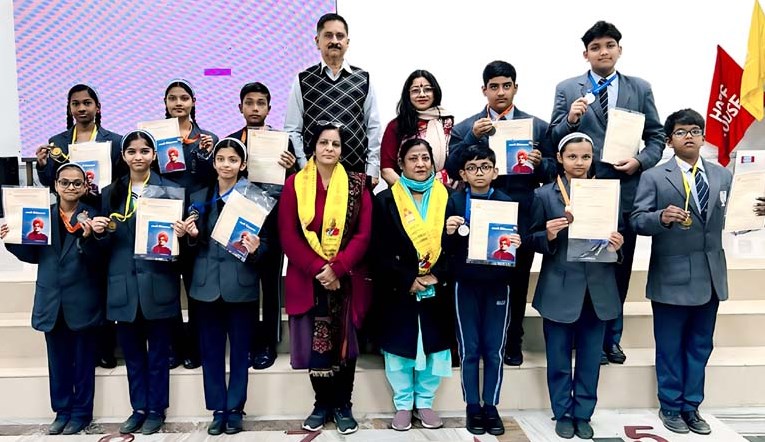 भारतीय सँस्कृति ज्ञान परीक्षा में सी.एम.एस. छात्रों ने 4 गोल्ड मेडल समेत 12 पदक जीते भारतीय सँस्कृति ज्ञान परीक्षा में सी.एम.एस. छात्रों ने 4 गोल्ड मेडल समेत 12 पदक जीते