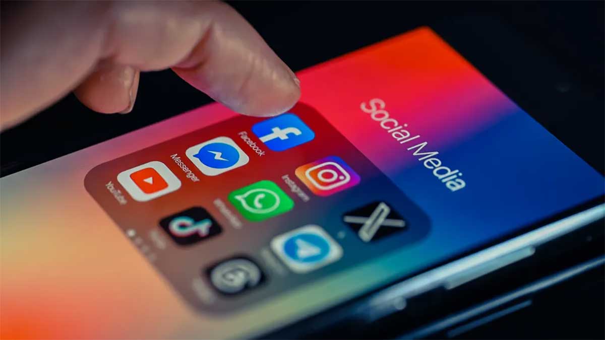 Social Media Apps News: आपका डेटा भी हो रहा है ट्रैक? सोशल मीडिया और ऐप्स की चालाक निगरानी पर बड़ा खुलासा Social Media Apps News: आपका डेटा भी हो रहा है ट्रैक? सोशल मीडिया और ऐप्स की चालाक निगरानी पर बड़ा खुलासा