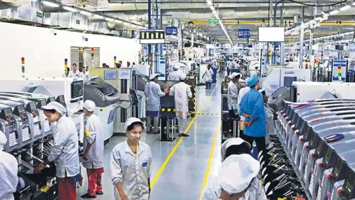 चीन से नहीं देखा गया भारत में iPhone निर्माण, फॉक्सकॉन ने वापस बुलाए अपने इंजीनियर्स