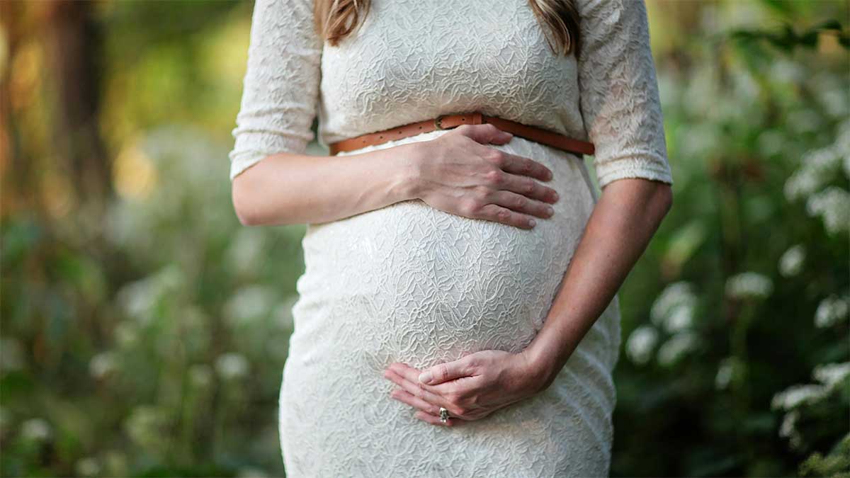 Ajab Gajab News: यहाँ बच्चे पैदा करने के लिए सरकार दे रही है पैसे, नाबालिक लड़कियां भी बन सकती है माँ