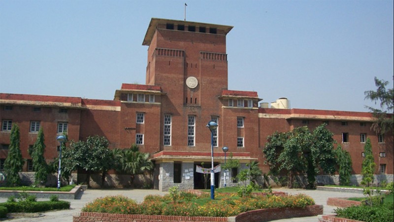 दिल्ली यूनिवर्सिटी की छात्रा को चार युवकों ने पीटा