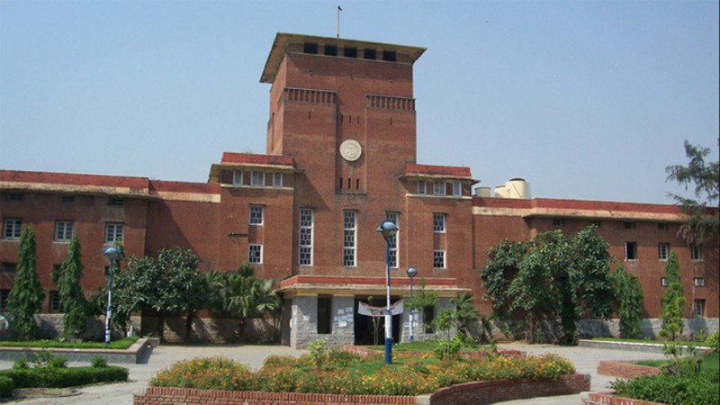 दिल्ली यूनिवर्सिटी की छात्रा को चार युवकों ने पीटा