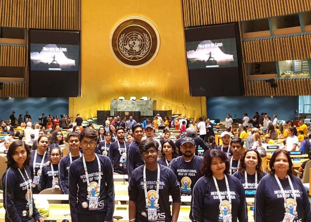 न्यूयार्क स्थित संयुक्त राष्ट्र संघ मुख्यालय में सी.एम.एस. छात्रों ने किया योग