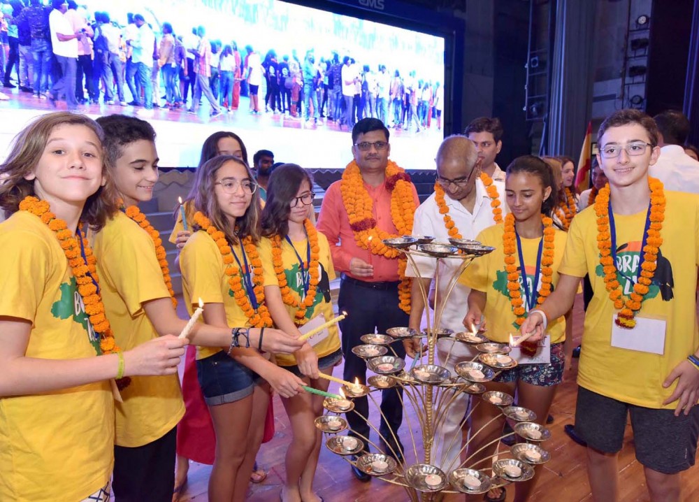 एकता व शान्ति का संदेश सारी दुनिया में पहुँचायेंगे हम- पाँच देशों से पधारे बाल प्रतिनिधियों की राय एकता व शान्ति का संदेश सारी दुनिया में पहुँचायेंगे हम- पाँच देशों से पधारे बाल प्रतिनिधियों की राय