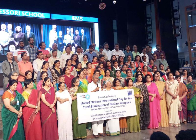 सी.एम.एस. के सभी 57000 छात्र व शिक्षक परमाणु रहित विश्व व्यवस्था के प्रति प्रतिबद्ध -डा. जगदीश गाँधी सी.एम.एस. के सभी 57000 छात्र व शिक्षक परमाणु रहित विश्व व्यवस्था के प्रति प्रतिबद्ध -डा. जगदीश गाँधी