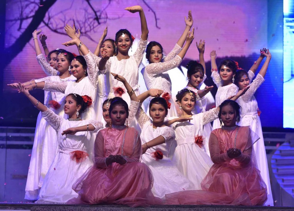 डिवाइन एजुकेशन के प्रकाश में ही प्रकाशवान बनेंगे बच्चे- डा. जगदीश गाँधी डिवाइन एजुकेशन के प्रकाश में ही प्रकाशवान बनेंगे बच्चे- डा. जगदीश गाँधी
