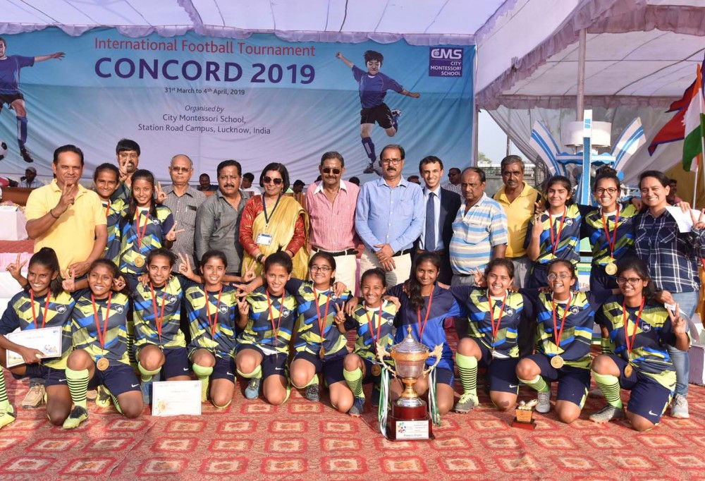 बालिका वर्ग में आर्मी पब्लिक स्कूल, नोएडा एवं बालक वर्ग में गोल्डेन बूट फुटबाल क्लब, चैम्पियन बालिका वर्ग में आर्मी पब्लिक स्कूल, नोएडा एवं बालक वर्ग में गोल्डेन बूट फुटबाल क्लब, चैम्पियन