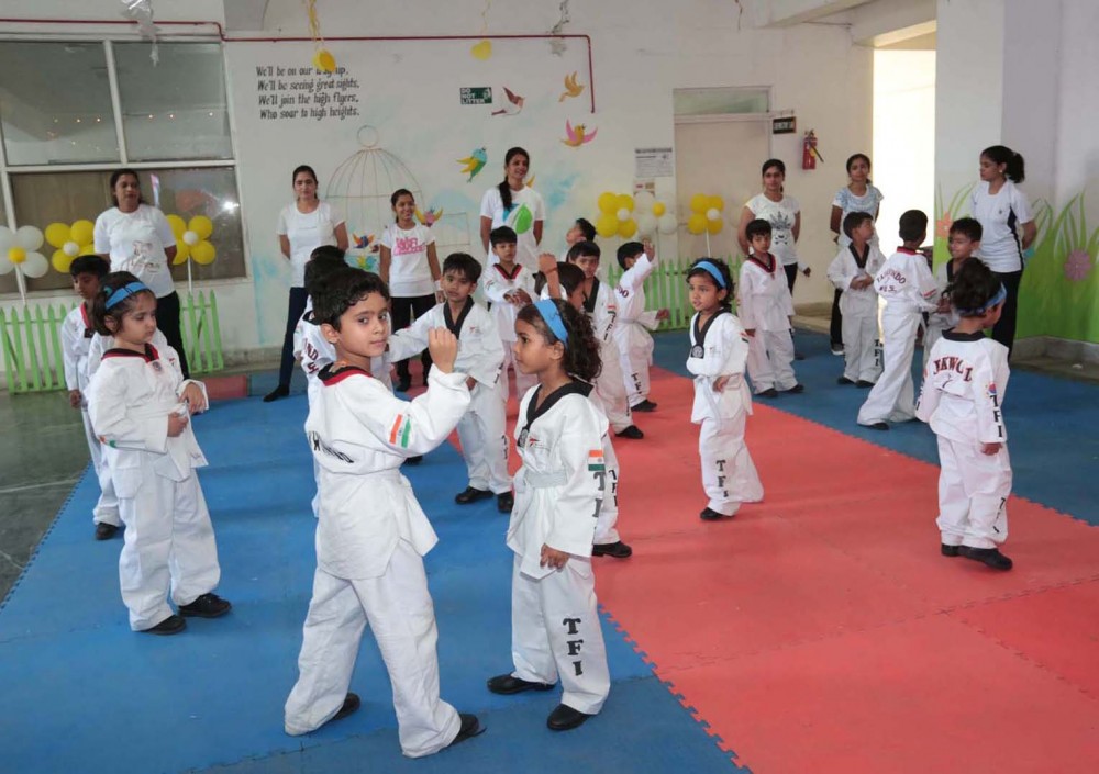 सी.एम.एस. गोमती नगर (द्वितीय कैम्पस) द्वारा ओपेन डे समारोह का भव्य आयोजन सी.एम.एस. गोमती नगर (द्वितीय कैम्पस) द्वारा ओपेन डे समारोह का भव्य आयोजन