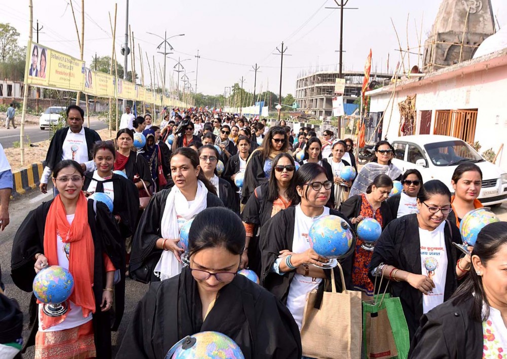 भावी पीढ़ी के चरित्र निर्माण की आवाज बुलन्द की सी.एम.एस. शिक्षकों ने