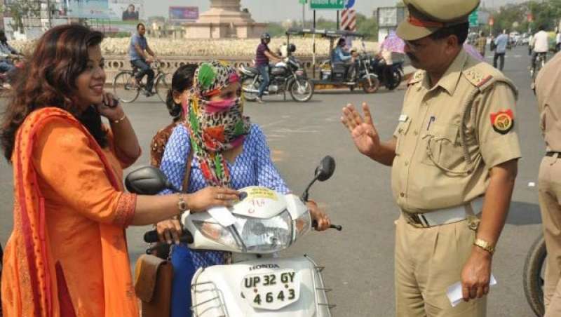 हेलमेट सीट-बेल्ट के लिए जागरूक किए गए वाहन चालक, दो दर्जन स्थानों पर चला चेकिंग अभियान