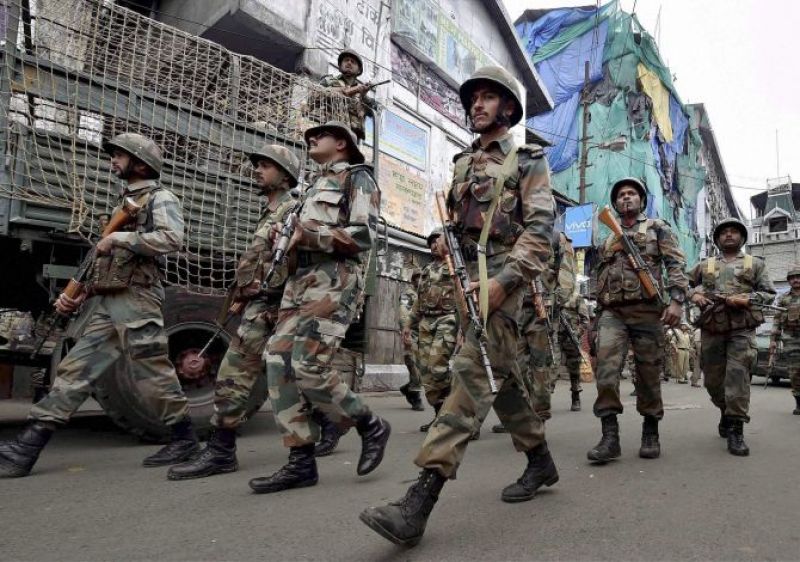 कश्मीर में धारा 144 लागू, लोगों को घरों के भीतर ही रहने के दिए निर्देश कश्मीर में धारा 144 लागू, लोगों को घरों के भीतर ही रहने के दिए निर्देश