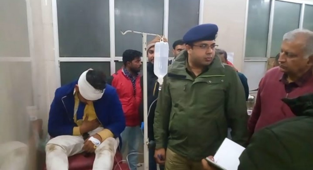 मामूली विवाद में दबंगो ने चार युवकों को मारी गोली मामूली विवाद में दबंगो ने चार युवकों को मारी गोली