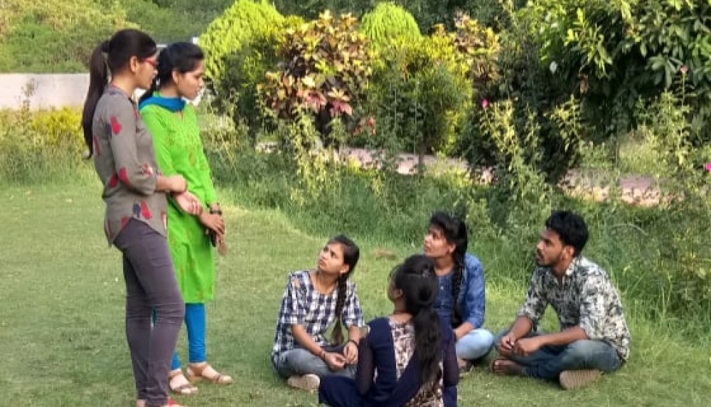 एंटी रोमियो टीम द्वारा शहर में चलाया गया चेकिंग व आत्मरक्षा अभियान एंटी रोमियो टीम द्वारा शहर में चलाया गया चेकिंग व आत्मरक्षा अभियान
