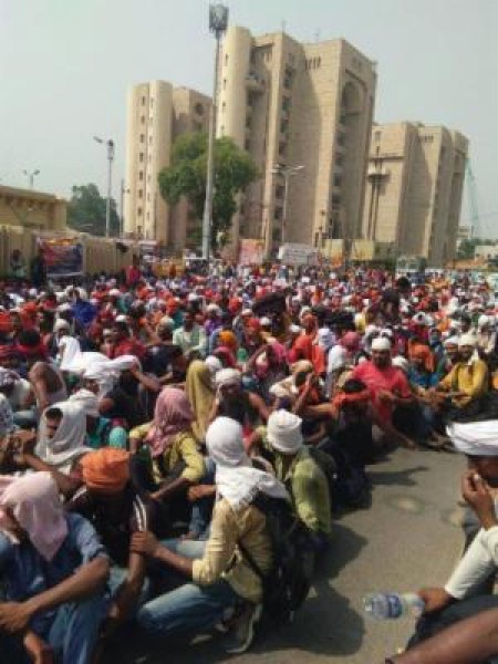 पुलिसभर्ती रोक पर अभ्यर्थ‌ियों ने दी आत्महत्या की धमकी