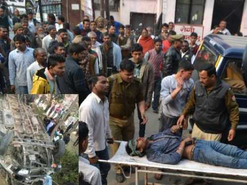 भीषण सड़क हादसे में बस पलटी, दो की मौत, 24 घायल भीषण सड़क हादसे में बस पलटी, दो की मौत, 24 घायल