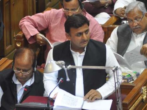 सीएम अखिलेश यादव ने पेश् किया दूसरा अनुपूरक बजट सीएम अखिलेश यादव ने पेश् किया दूसरा अनुपूरक बजट