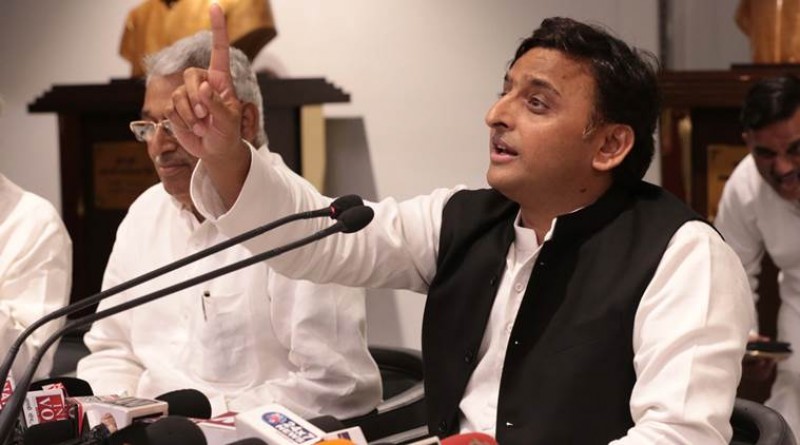 गोरखपुर अस्पताल में बच्चे दम तोड़ रहे हैं, और योगी इज्जतघर रंगने में है व्यस्त : अखिलेश यादव गोरखपुर अस्पताल में बच्चे दम तोड़ रहे हैं, और योगी इज्जतघर रंगने में है व्यस्त : अखिलेश यादव