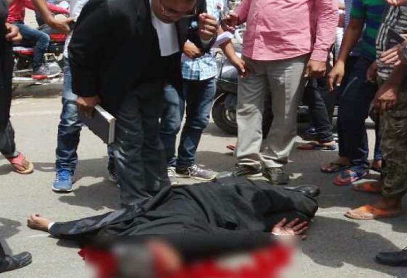 #इलाहाबाद. वकील की बीच सड़क पर दिन दहाड़े गोली मारकर हत्या