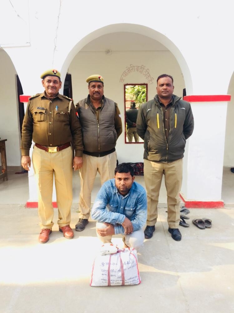 2 किलो 800 ग्राम गांजा के साथ 01 अभियुक्त गिरफ्तार 2 किलो 800 ग्राम गांजा के साथ 01 अभियुक्त गिरफ्तार
