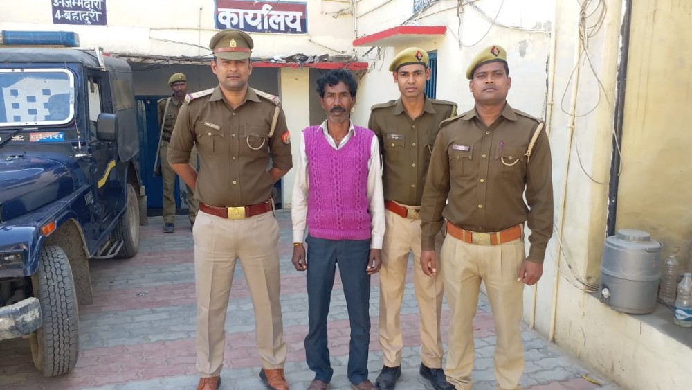 घर मे घुसकर चोरी कर घातक चोट पहुँचाने वाला शातिर अभियुक्त गिरफ्तार घर मे घुसकर चोरी कर घातक चोट पहुँचाने वाला शातिर अभियुक्त गिरफ्तार