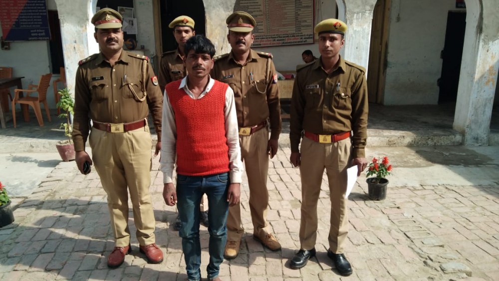 नाबालिक के साथ छेड़छाड करने वाला अभियुक्त गिरफ्तार नाबालिक के साथ छेड़छाड करने वाला अभियुक्त गिरफ्तार