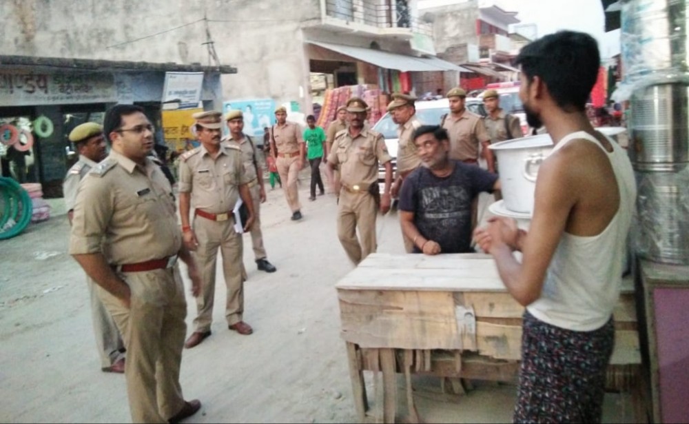 पुलिस अधीक्षक डा० गौरव ग्रोवर  द्वारा किया गया पैदल गस्त