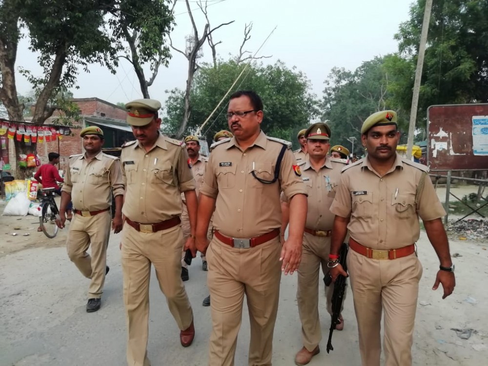 जनपदीय पुलिस का शहर में पैदल गस्त, ऑटो रिक्शा चालकों के विरुद्ध अभियान चला वशूला गया जुर्माना जनपदीय पुलिस का शहर में पैदल गस्त, ऑटो रिक्शा चालकों के विरुद्ध अभियान चला वशूला गया जुर्माना