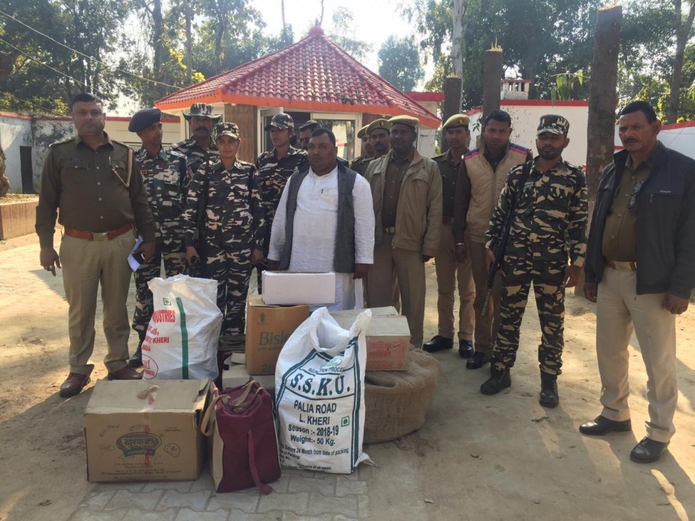 नेपाल से तस्करी के कास्मेटिक सामान के साथ एक अभियुक्त गिरफ्तार नेपाल से तस्करी के कास्मेटिक सामान के साथ एक अभियुक्त गिरफ्तार