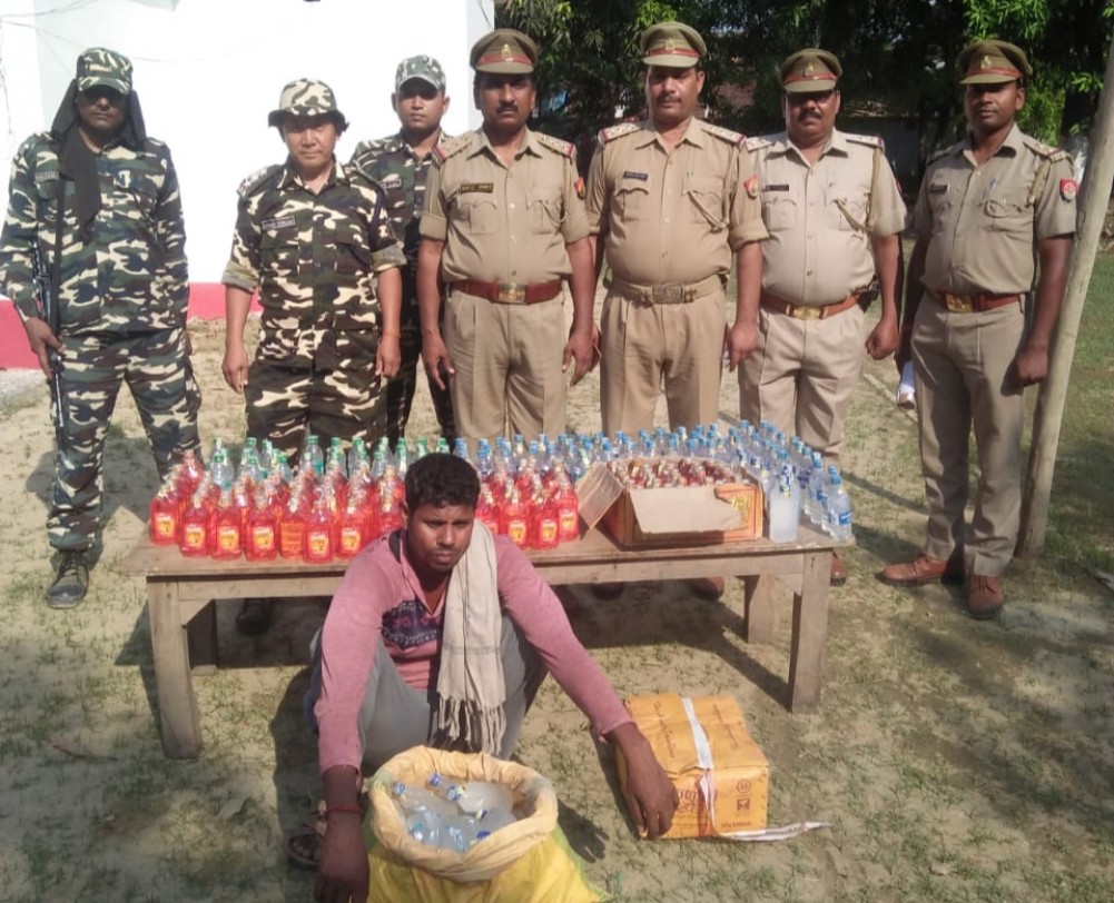 बहराइच पुलिस का सराहनीय कार्य, 264 शीशी नेपालीशराब सौफी के साथ एक अभियुक्त गिरफ्तार बहराइच पुलिस का सराहनीय कार्य, 264 शीशी नेपालीशराब सौफी के साथ एक अभियुक्त गिरफ्तार