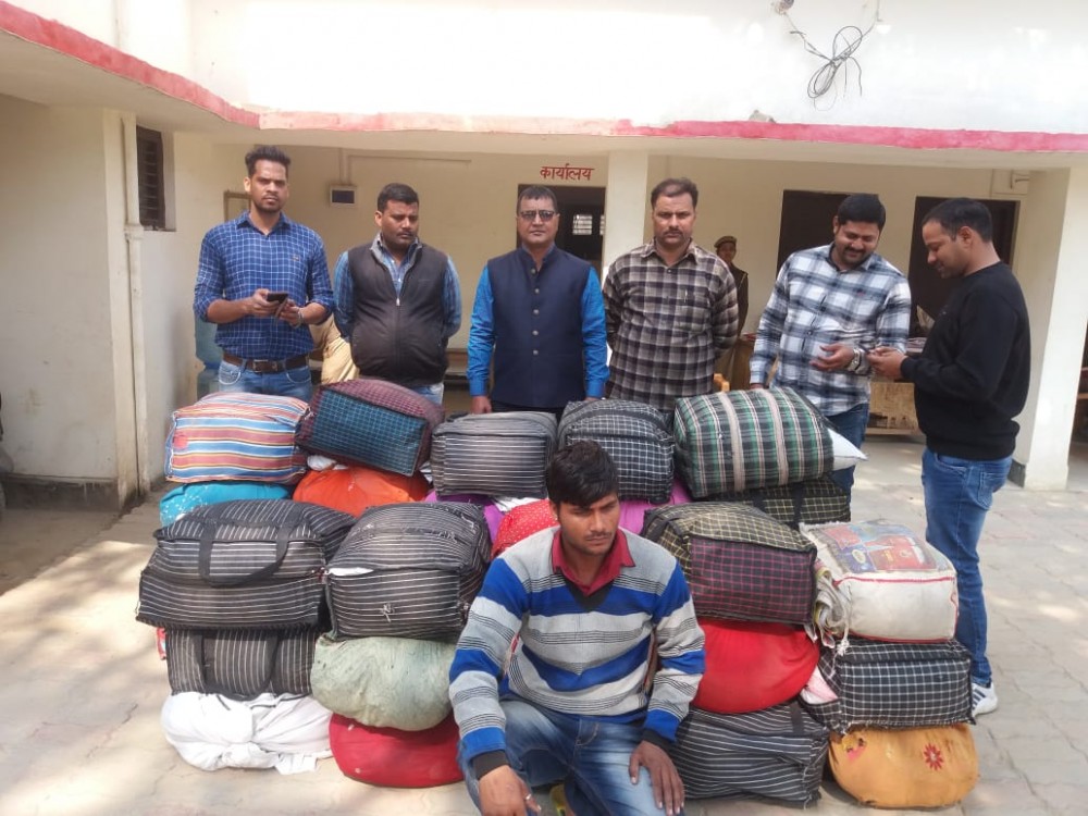 भारी मात्रा मे अवैध काली मिर्च, 09 कुन्तल 12 किलोग्राम के साथ तस्कर गिरफ्तार भारी मात्रा मे अवैध काली मिर्च, 09 कुन्तल 12 किलोग्राम के साथ तस्कर गिरफ्तार