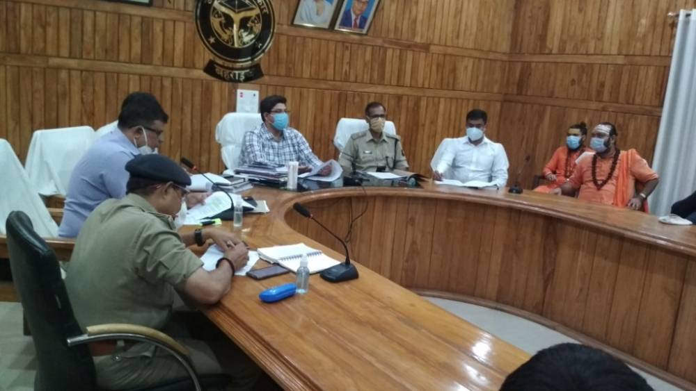DM व SP ने की धर्मगुरूओं, व्यापार मण्डल व ईंट निर्माता कल्याण समिति के पदाधिकारियों के साथ की बैठक DM व SP ने की धर्मगुरूओं, व्यापार मण्डल व ईंट निर्माता कल्याण समिति के पदाधिकारियों के साथ की बैठक