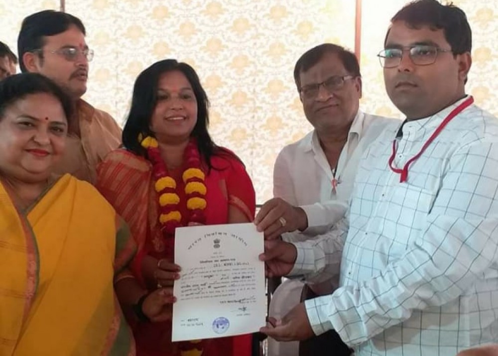 सरोज सोनकर बलहा उप-चुनाव में लहराया परचम, इस सीट पर भाजपा ने तीसरी बार फहराया झंडा सरोज सोनकर बलहा उप-चुनाव में लहराया परचम, इस सीट पर भाजपा ने तीसरी बार फहराया झंडा