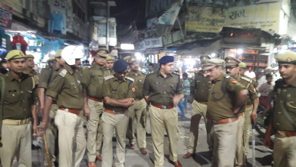  त्योहारो के मद्देनजर पुलिस कप्तान ने अपने दलबल के साथ किया शहर का भ्रमण