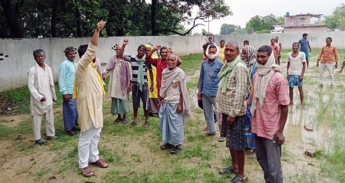 पेट्रोल-डीज़ल की कीमतों में हो रही ऐतिहासिक वृद्धि के विरोध में सुभासपा के कार्यकर्ताओं ने किया प्रदर्शन